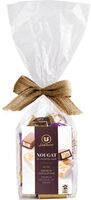Assortiment de Nougat de Montélimar : nature, enrobés de chocolat noir, chocolat au lait aromatisé à l'orange Saveurs