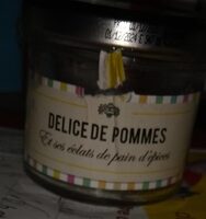 Délice de pommes et des éclats de pain d'épices