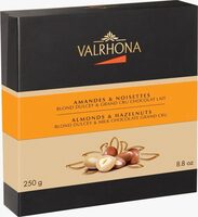Coffret Amandes Et Noisettes Enrobées De Chocolat Au Lait Ou De Chocolat Blanc