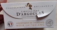 Assortiment de  chocolats noir, lait et blanc