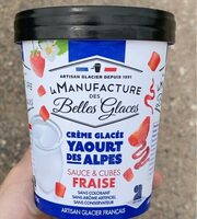 Creme glacé yaourt des alpes , sauce & cubes fraise