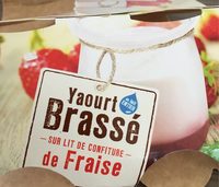 Yaourt brassé sur lit de confiture de Fraise