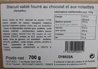 Biscuit salé fourré au chocolat et aux noisettes
