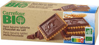 Galleta de mantequilla con tableta de chocolate con leche