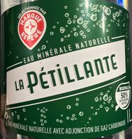 Eau minérale naturelle gazéifiée