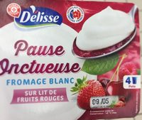 Pause onctueuse fromage blanc sur lit de fruits rouges