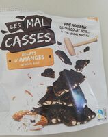 Les mal cassés éclats d'amandes et pointe de sel