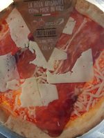 Pizza speck e montasio dop