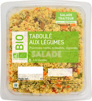 Taboulé aux légumes - poivrons verts, tomates, oignons à la menthe