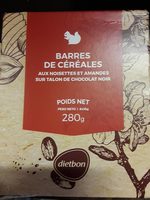 Barre de céréales aux noisettes et amandes sur talon de chocolat noir