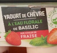 Yaourt de chevre sur coulis de fraise