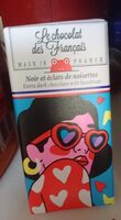 Noir et éclats de noisettes
