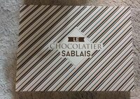 Assortiment de bonbons de chocolat noir