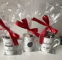 Tasses avec amandes assorties
