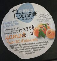 Yaourt sur lit d'abricots