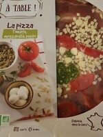 La pizza tomate, mozzarella, pesto