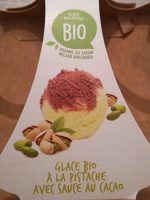 Glace bio à la pistache avec sauce au cacao