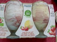 Glace bio vanille avec sauce aux fraises