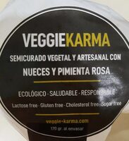 Semicurado vegetal con nueces y pimienta rosa