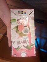 Boisson à l'eau de coco et goyave