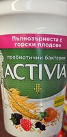 Млечнокисел продукт с пълнозърнести пшенични люспи и с горски плодове