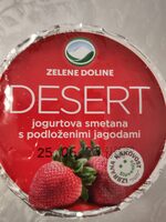 Desert jogurtova Smetana s posloženim jagodami