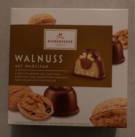 Walnuss auf Marzipan