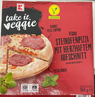 Vegane Steinofenpizza mit herzhaftem Aufschnitt