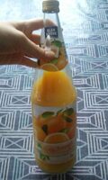 Orangen Saft aus OrangensaftKonzentrat