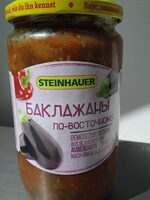 Préparation de légumes avec aubergines