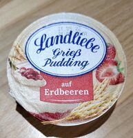 Grieß Pudding auf Erdbeeren