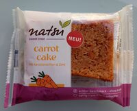 Carrot Cake mit Karottenstiften und Zimt