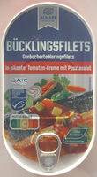 Bücklingsfilets Geräucherte Heringsfilets in pikanter Tomaten-Creme mit Pusztasalat