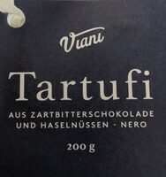 Tartufi aus Zartbitterschokolade und Haselnüssen