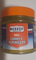 Salsa curry y pepinillos