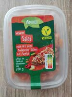 Veganer Salat nach Art eines Budapester Salates mit Paprika