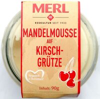 Mandelmousse auf Kirschgrütze