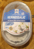 Heringssalat mit weißer Beete, Gurken und Äpfeln