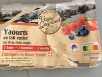 Yaourts lait entier sur lit de fruits rouges