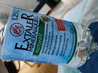 Natürliches Mineralwasser