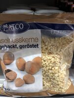 Haselnusskerne gehackt und geröstet