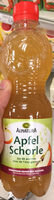 Bio Jus de pomme avec de l'eau gazeuse
