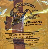 Vollkornbrot mit ganzen Nüssen