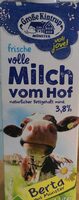 Frische volle Milch vom Hof