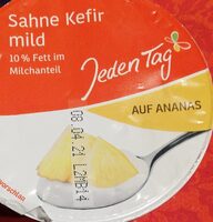 Sahne-Kefir auf Ananas