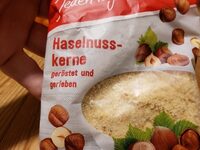 Haselnusskerne geröstet und gerieben