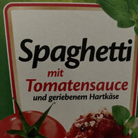 Spaghetti mit Tomatensoße und geriebenen Hartkäse