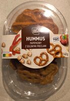 Hummus paprykowy z solonymi preclami