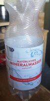 Natürliches Mineralwasser naturell