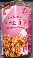 Eine Portion Fusilli in Bolognese-Sauce